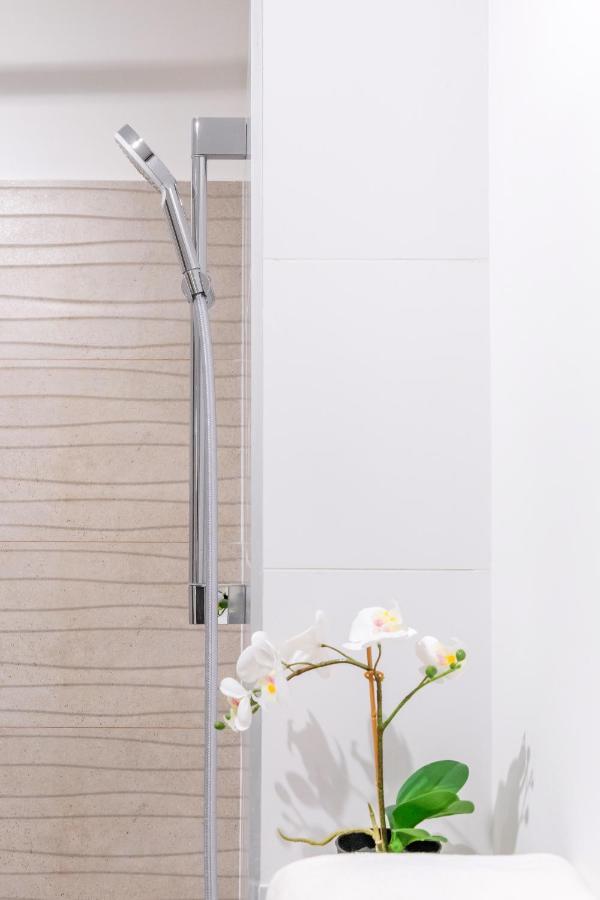 Atlas Unirii: Upscale Flats In The Heart Of Bucharest! Ngoại thất bức ảnh